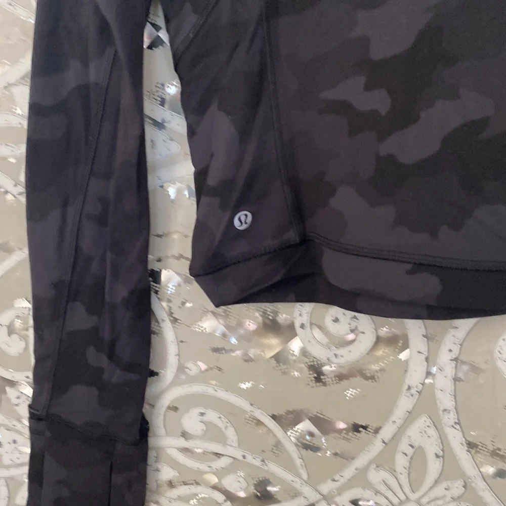 LULULEMON Black Camo Its Rulu Run Cropped Half-Zip Sweatshirt 6